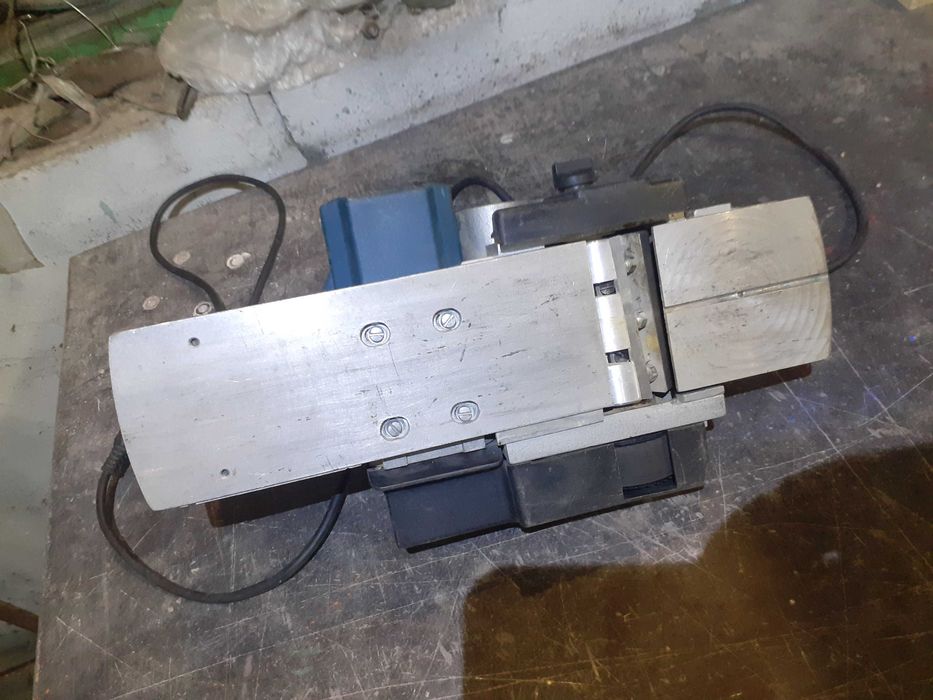 Электрорубанок Фиолент Р2 82 в работе почти не был.