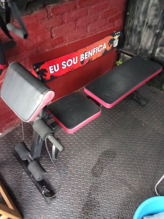 Gym Bench442587510462883840