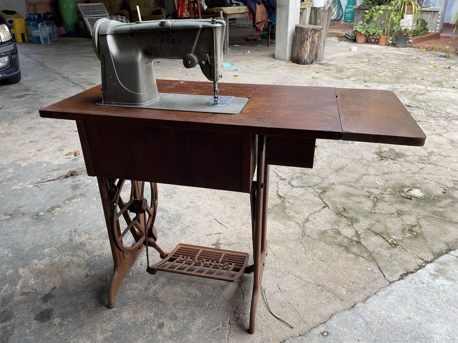 Máquina de Costura Singer