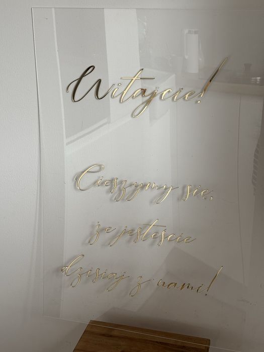 Tablica powitalna plexa pleksi ze złotym napisem