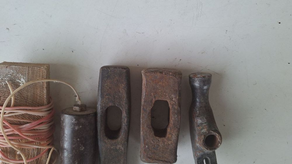 Отвес, молотки, гвоздодер