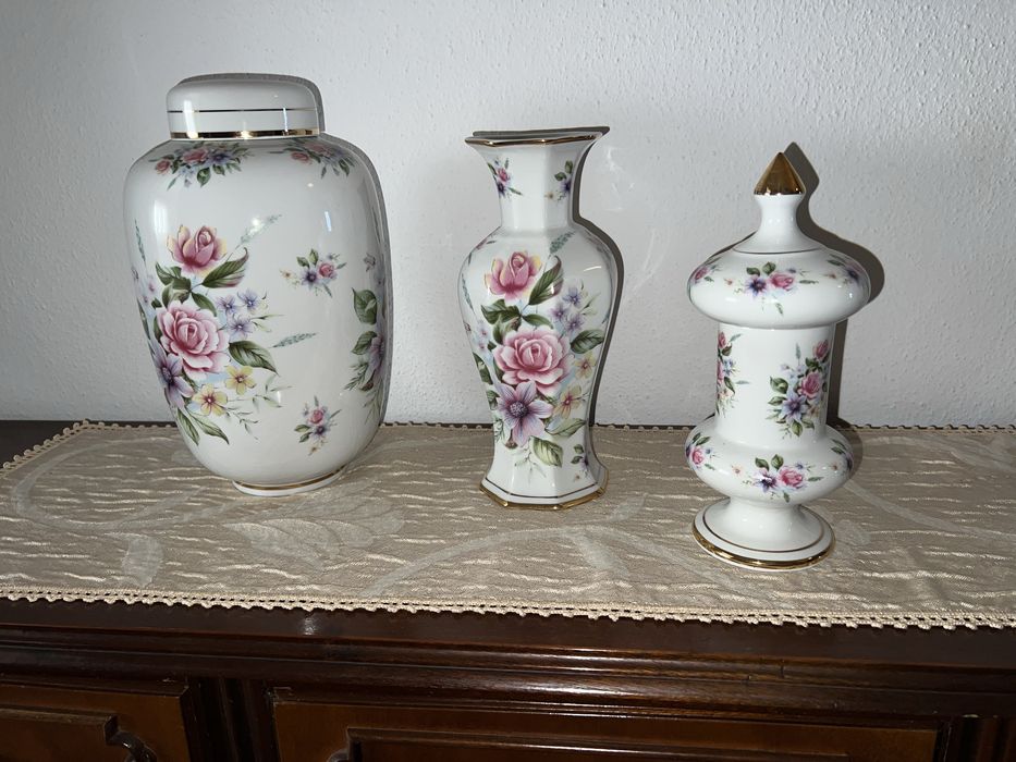 Conjunto de loiça antiga