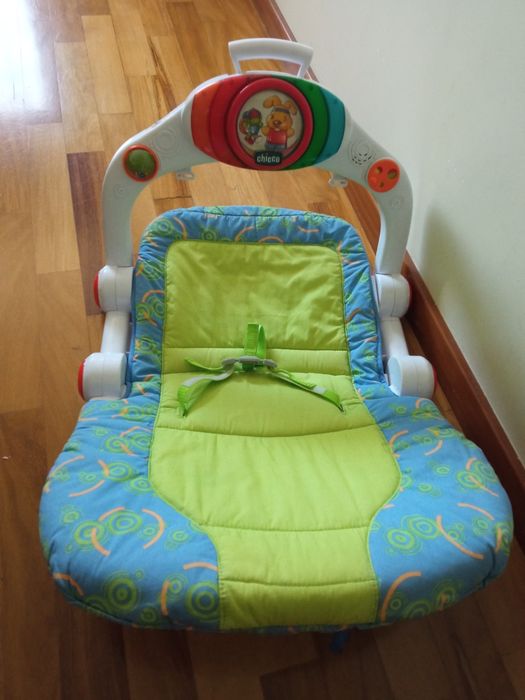 Esperguicadeira.  Chicco  luzes. e musica