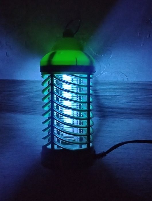 Lampa owadobójcza przeciw owadom 3W 35 m2 na muchy komary na owady UV