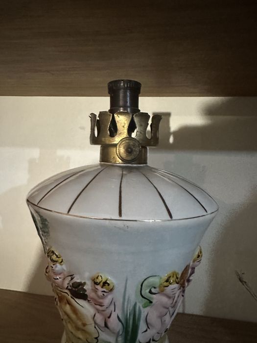 Candeeiro em porcelana antigo