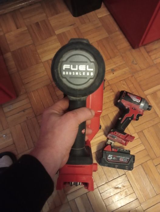 Gwoździarka + zakrętka Milwaukee + bateria sprawne