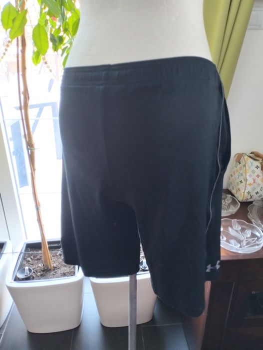 Spodenki czarne Under Armour r. M