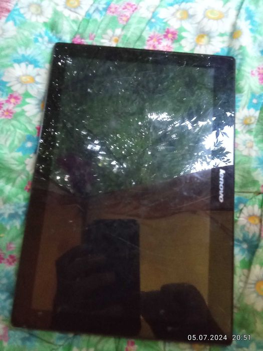 Продам планшет Lenovo ,б/у,з підтримкою сім карти,все працює!