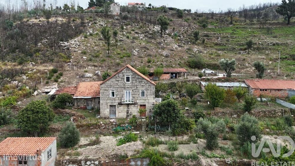 Moradia isolada T3 em Avô de 55 m2