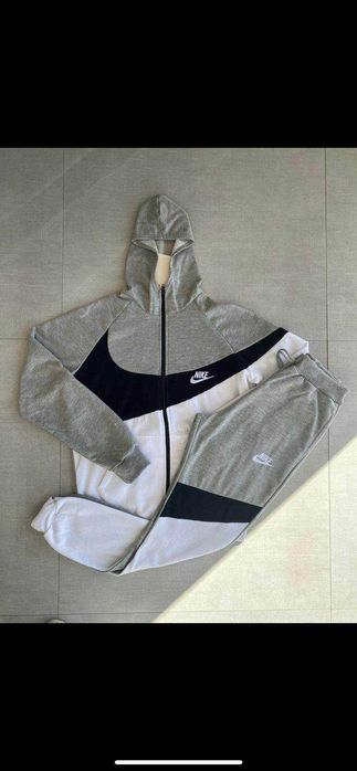 Fato de treino de qualidade bordado