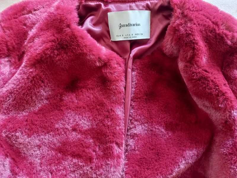 Casaco de pêlo sintético bordô Stradivarius