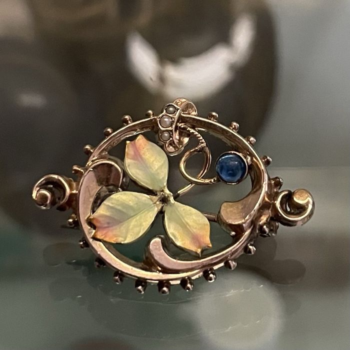 Broszka Secesja emalia pastelowa, perły