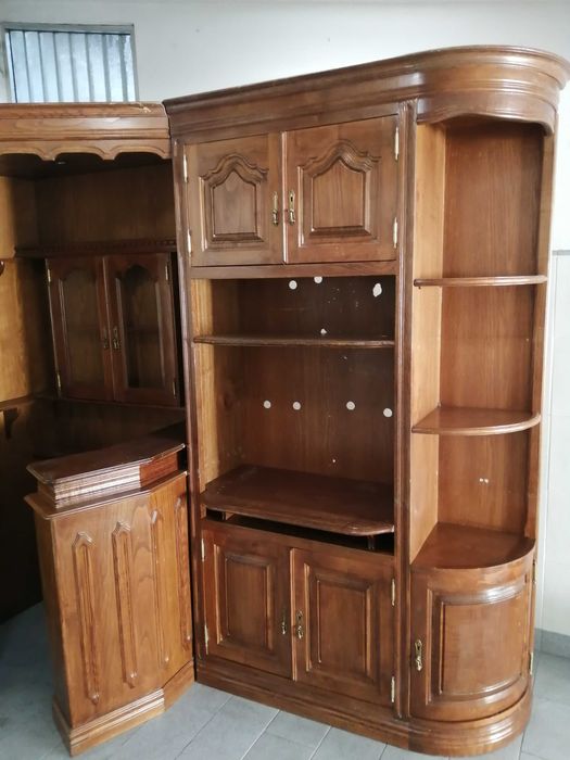 Bar de canto em madeira