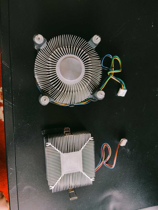 Процесор Intel E8400 та AMD A6-7400