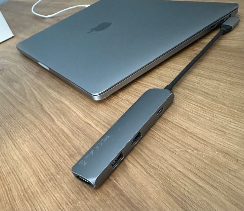 Macbook Pro 13 i7 16 GB ram 256 GB SSD