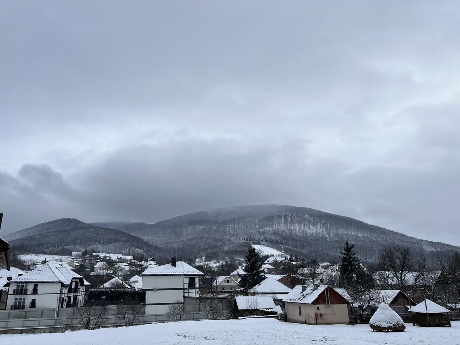 Здається будиночок. Баня і чан є на території