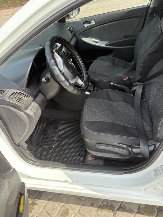 Hyundai accent 2013
