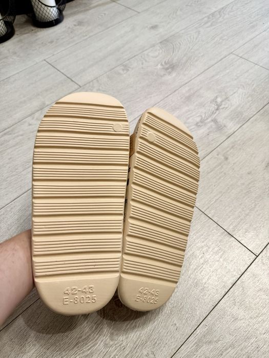 Nowe klapki rozmiar 42