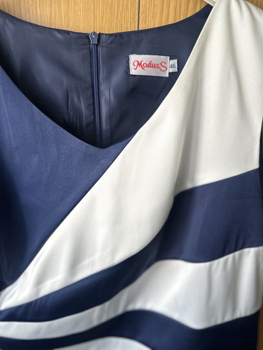 Sukienka do kolan ołówkowa 2XL/44 wzór pasy