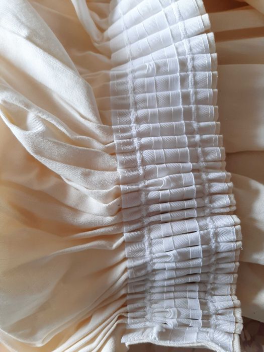 Par de cortinados em tecido liso