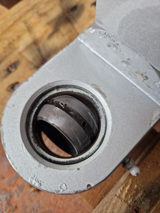 Siłownik hydrauliczny dwustronnego działania