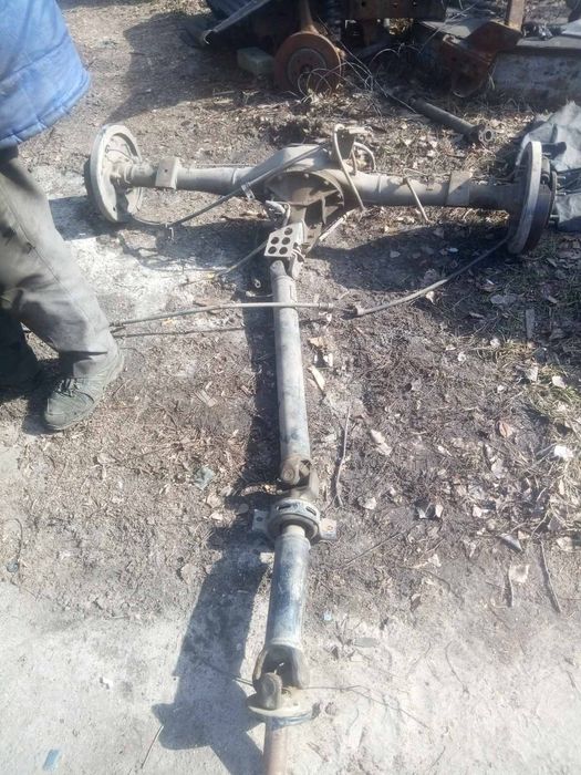 Mitsubishi L200 задній міст в зборі