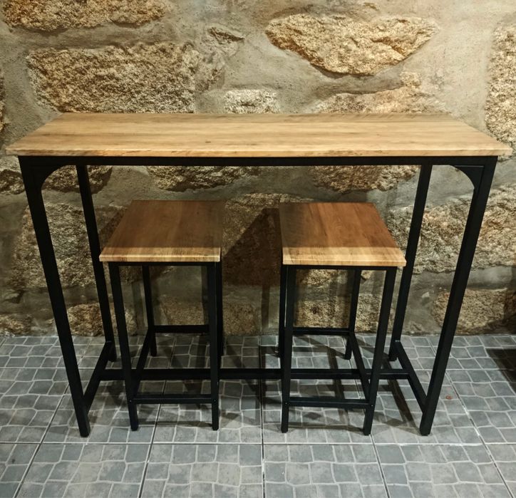 Mesa alta com 2 banquetas
