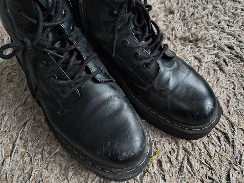 Czarne skórzane buty pull and Bear glany rozmiar 40