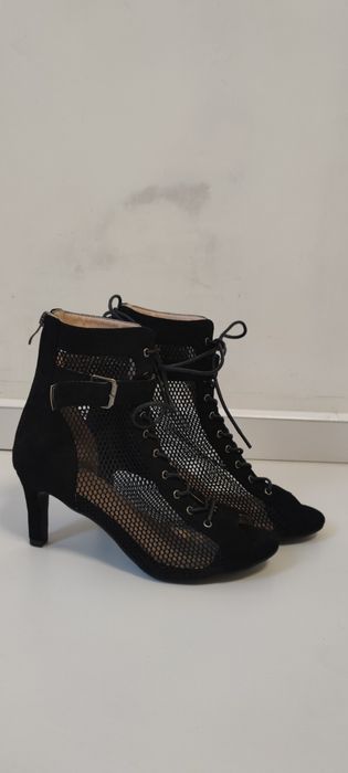 Замшеві босоніжки.