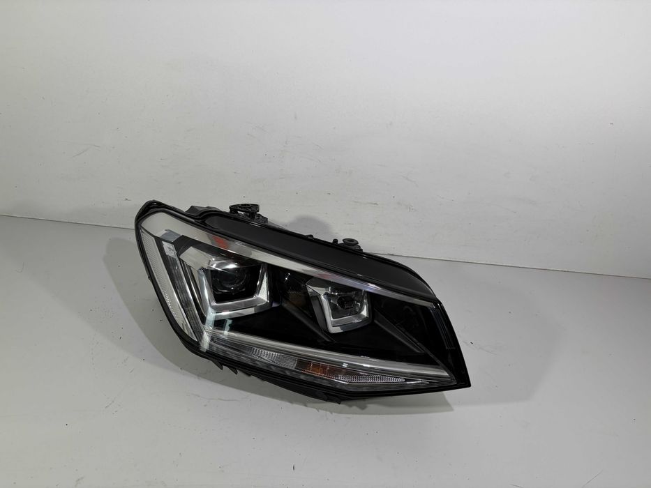 VW Caddy 2K1 Lampa Przednia Bi-Xenon Prawa Europa