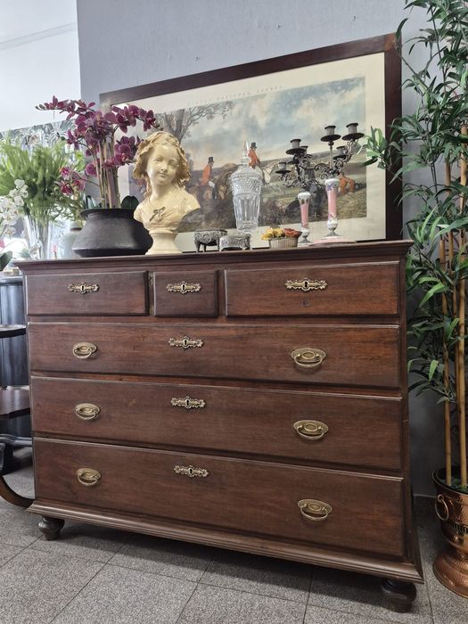 Cómoda Antiga de Grande Dimensão.