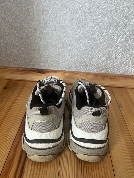 Шкіряні кросівки