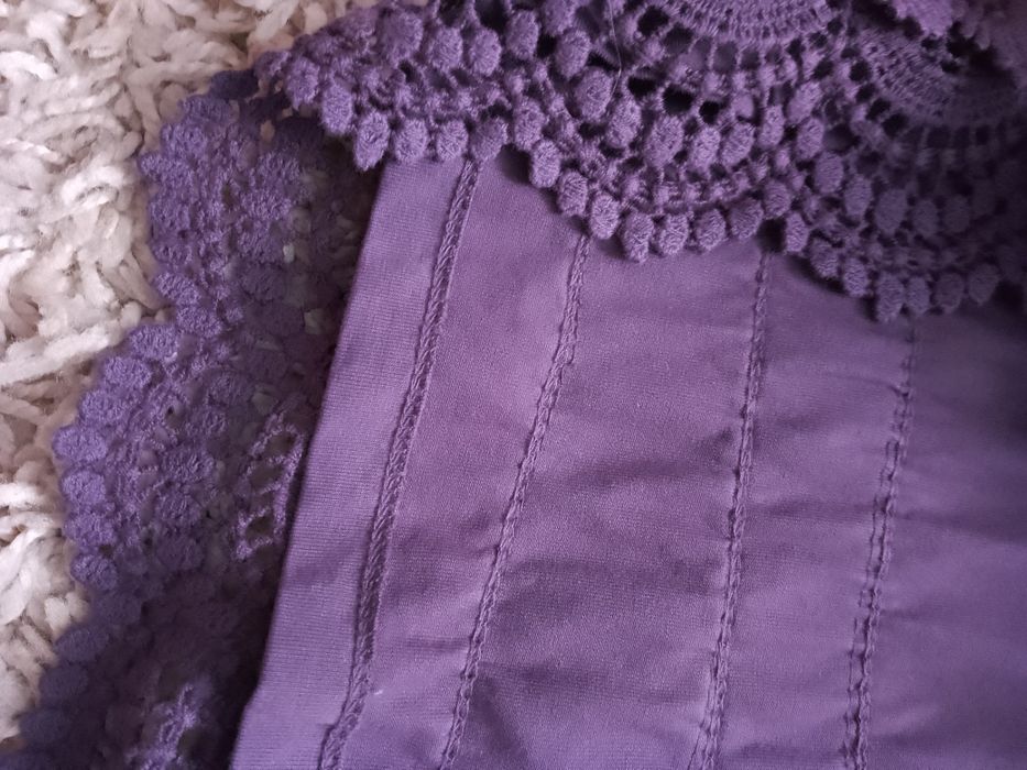 Dopasowana sukienka Mandarin 36 haftowana kolor ba