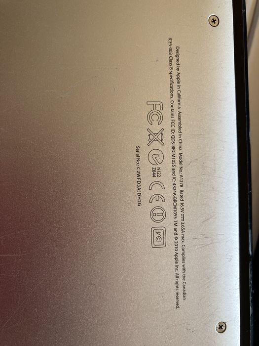 MacBook Pro 13  z ładowarką i oryginalnym pudełku