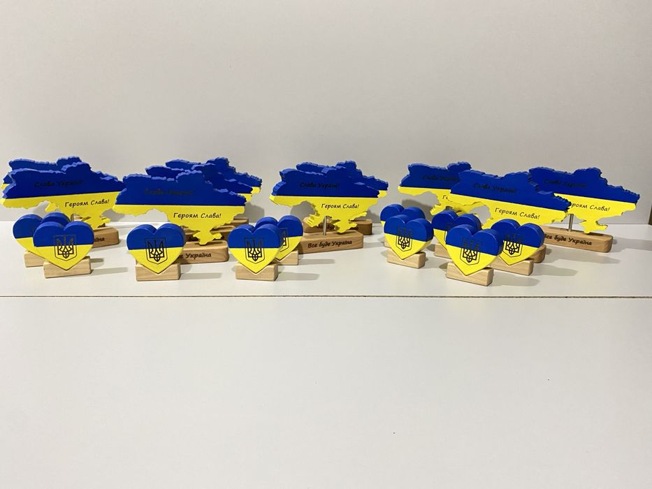 Дерев'яний сувенір з буку (карта України)