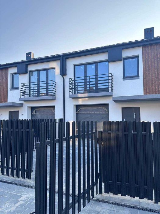 Зданий таун в с. Вовчинець