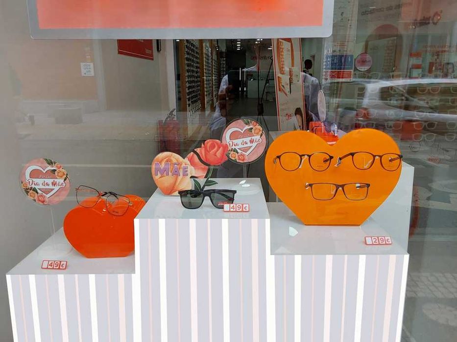 Produção em acrílico, PVC e Vinil