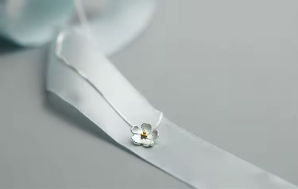 Naszyjnik z piwonią