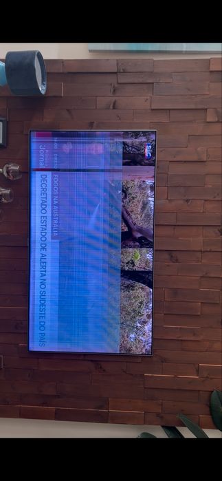 Samsung QLED 55" QE55Q7FN (Para Peças / Ecrã com Linhas)