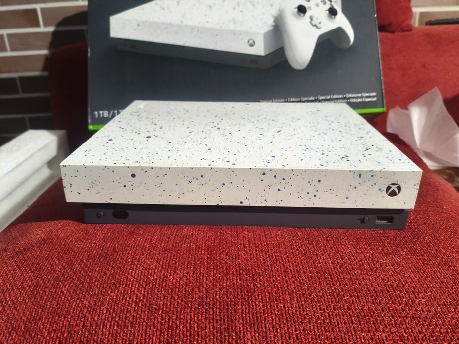 Xbox One X Hyperspace + Comando + Jogos