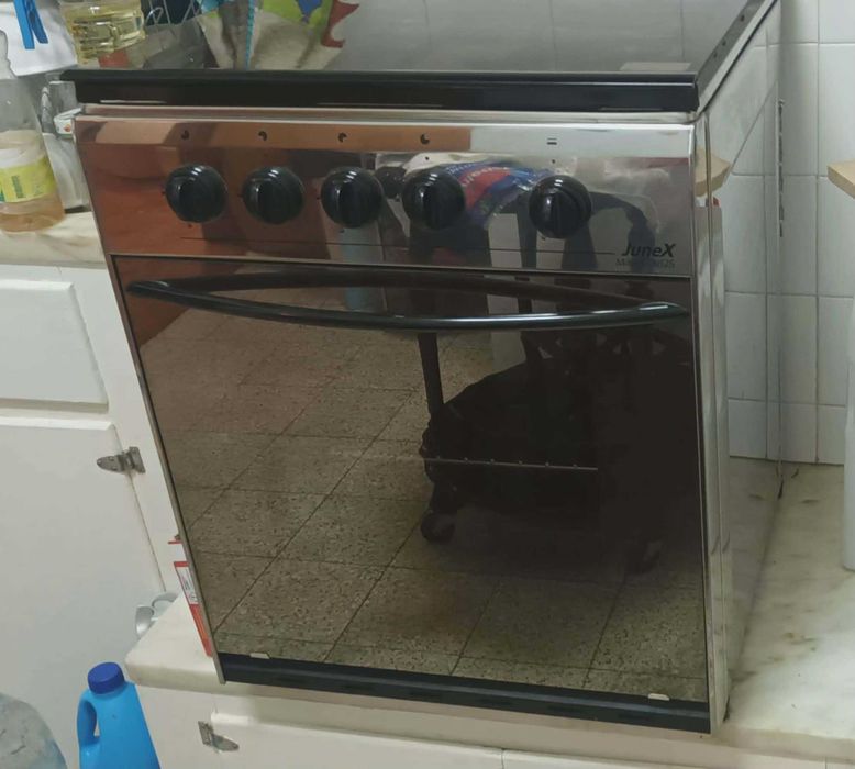 Fogão com forno Junex, em bom estado