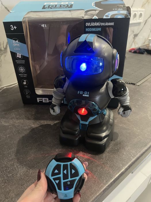 Робот .дитяча іграшка .іграшка для хлопчика