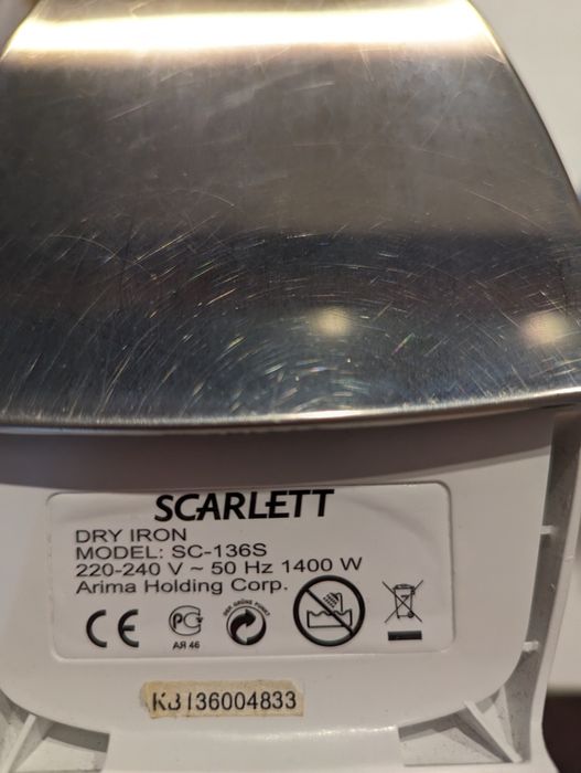 Утюг Scarlett в рабочем состоянии