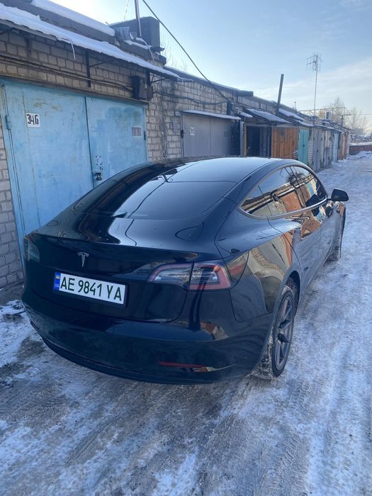 Оренда Tesla model 3