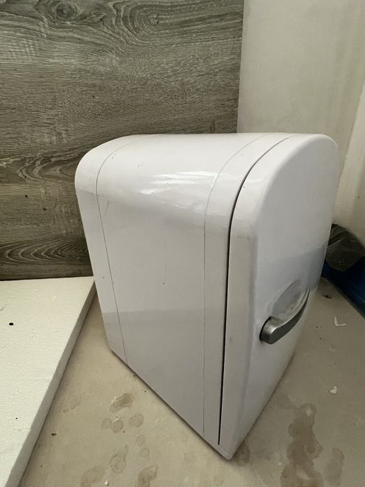 Mini Lodówka Turystyczna 4L Biała