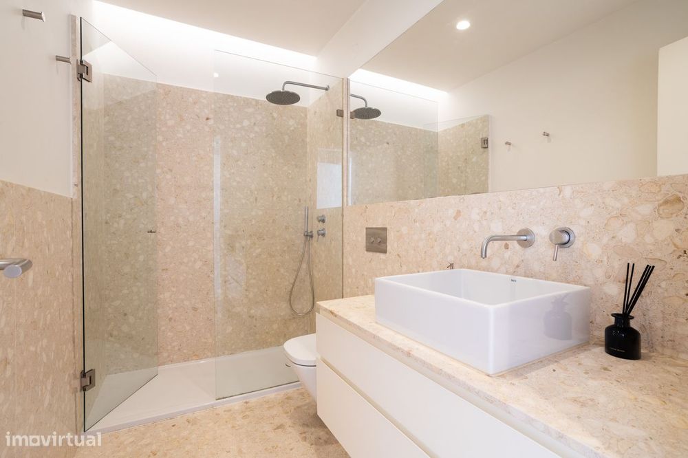 T2 Remodelado por Arquiteto na Ajuda, Mobilado, com Vista Rio e Varand