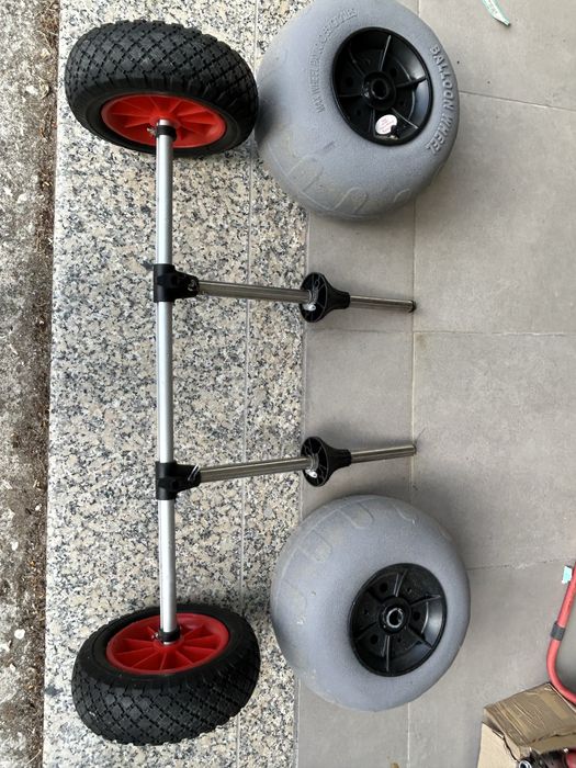 Kayak Hobie Outback Camo de 2024 com accessorios e reboque