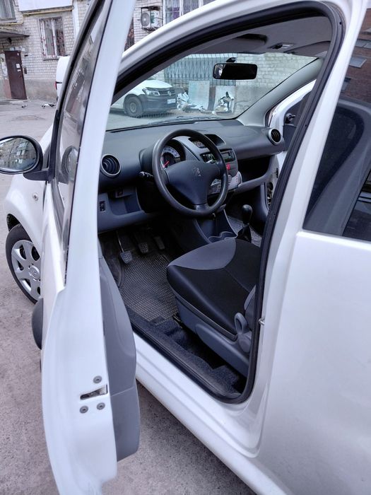Продам автомобіль Пежо 107