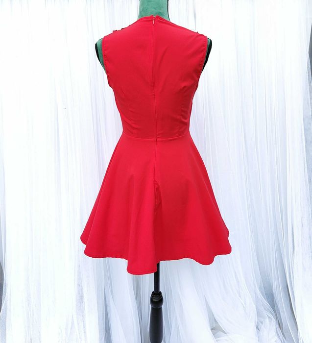 Czerwona sukienka rozkloszowana M 38 cekiny mini midi