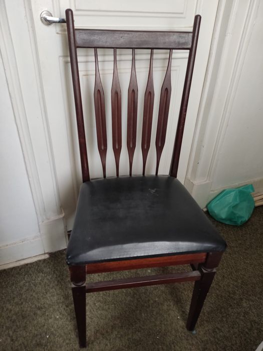 Quatro cadeiras de sala de jantar